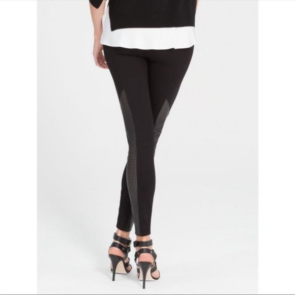 SPANX Perforated Panel high waist Legging in Very Black XS - Picture 2 of 16